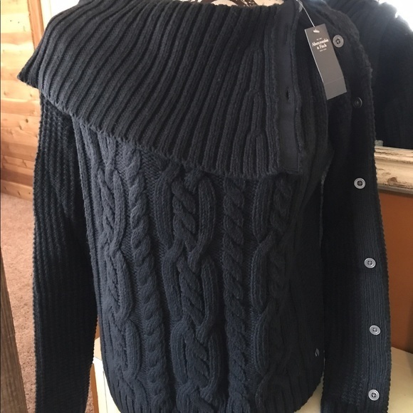 NWT Abercrombie & Fitch Buttons Cable Sweater S - Picture 1 of 4